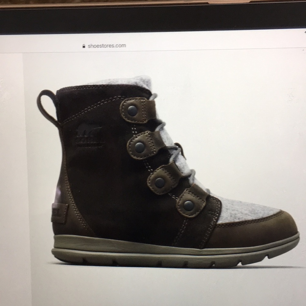 Brand New Sorel women’s Explorer Joan boots -coal